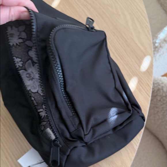 Vera Bradley Classic Black Belt Bag - Picture 4 of 9